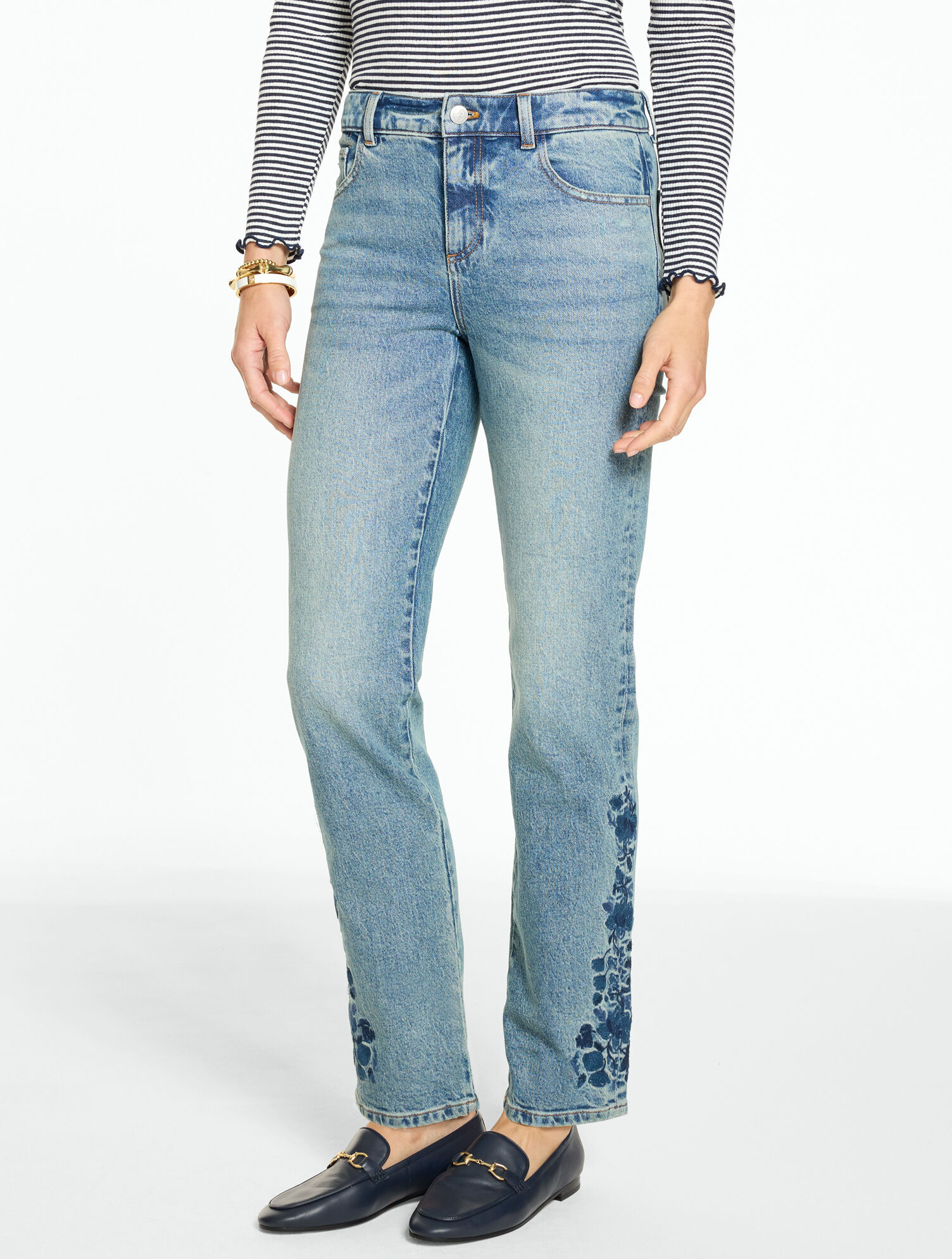 Classic Relaxed Straight Leg Embroidered Jeans &ndash; Poppy Wash