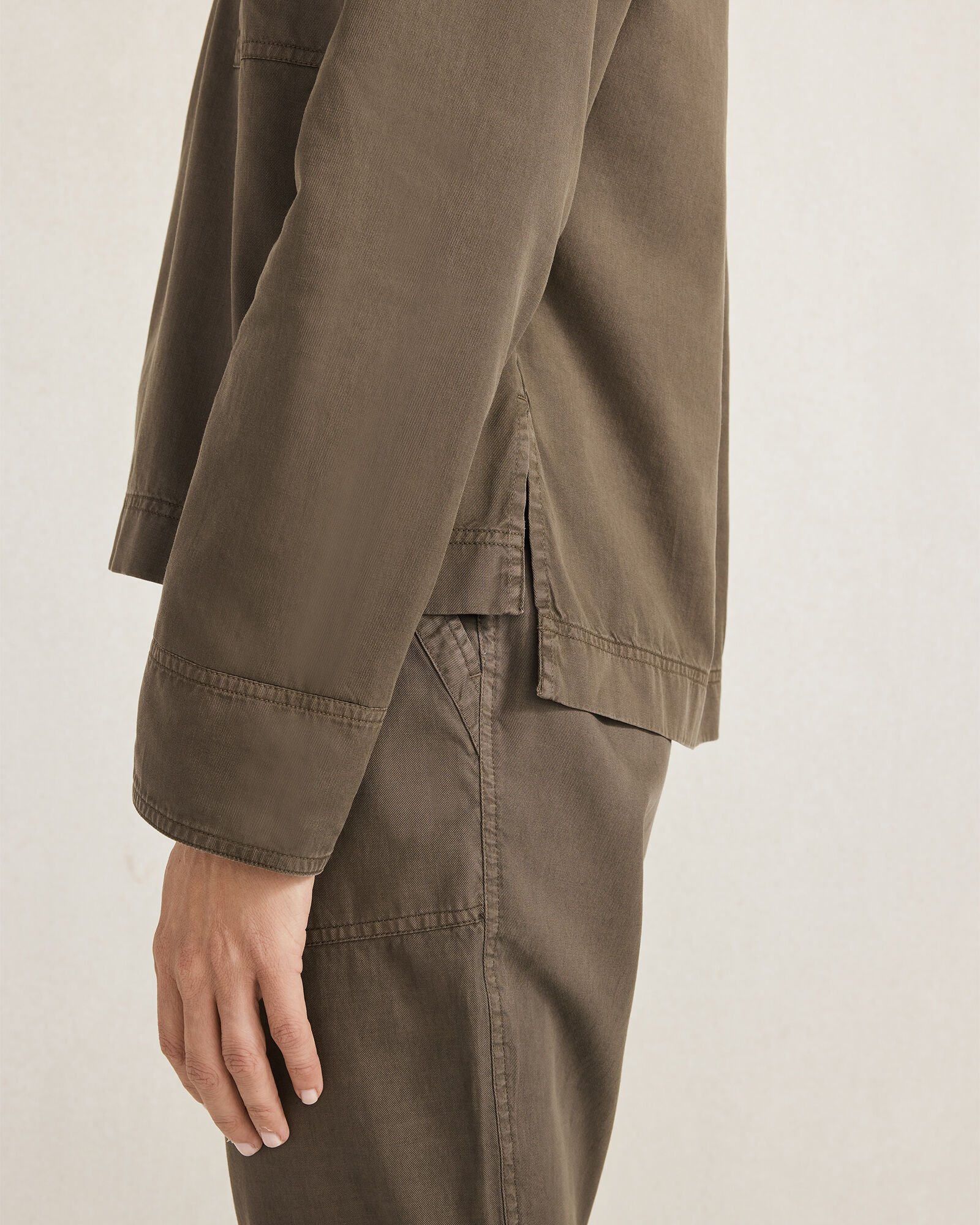 Lightweight Twill Collared Pullover