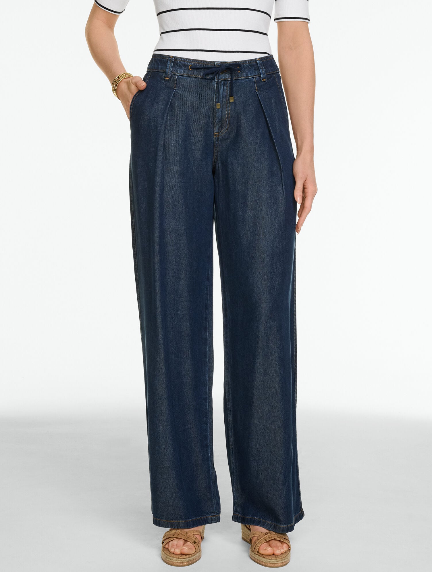 Relaxed Wide Leg Jeans - Gallery Wash