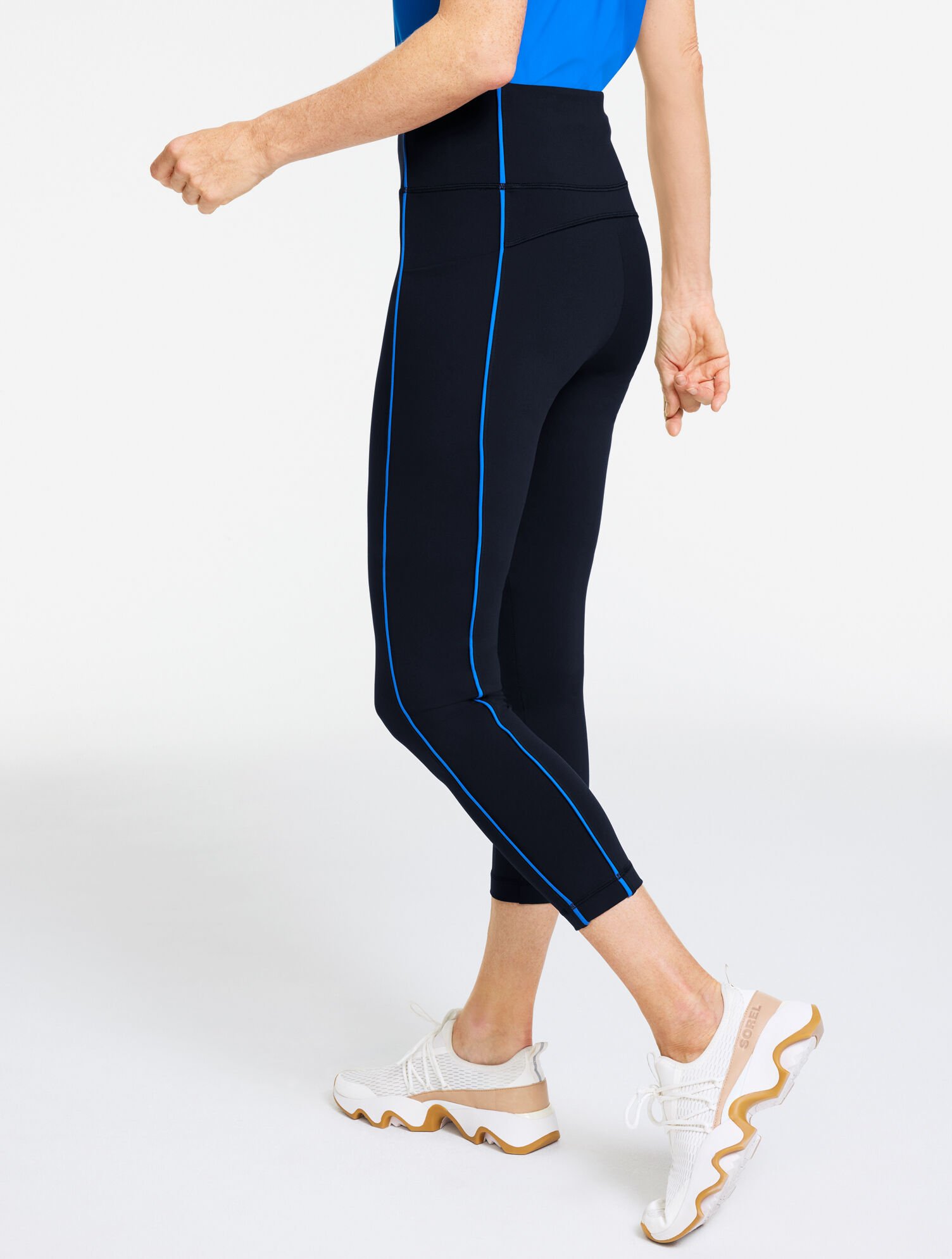 Performance Compression Capri Leggings - Contrast Piping