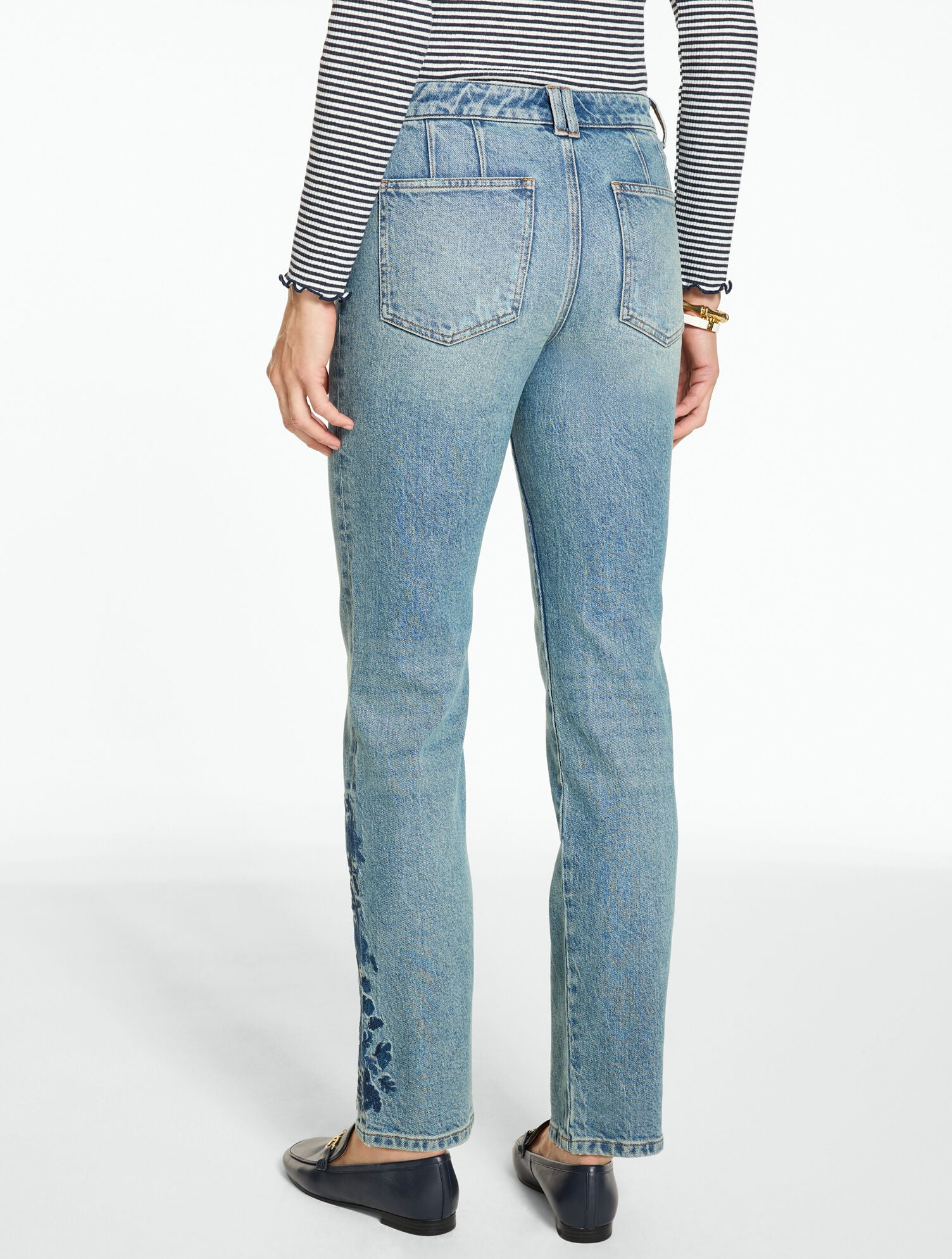 Classic Relaxed Straight Leg Embroidered Jeans &ndash; Poppy Wash