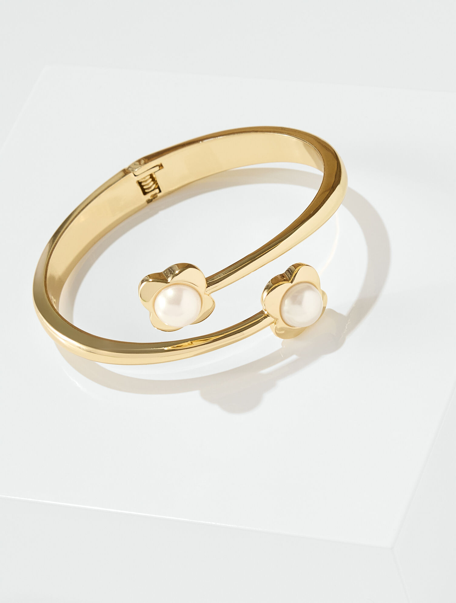 Clover Pearl Hinge Bracelet