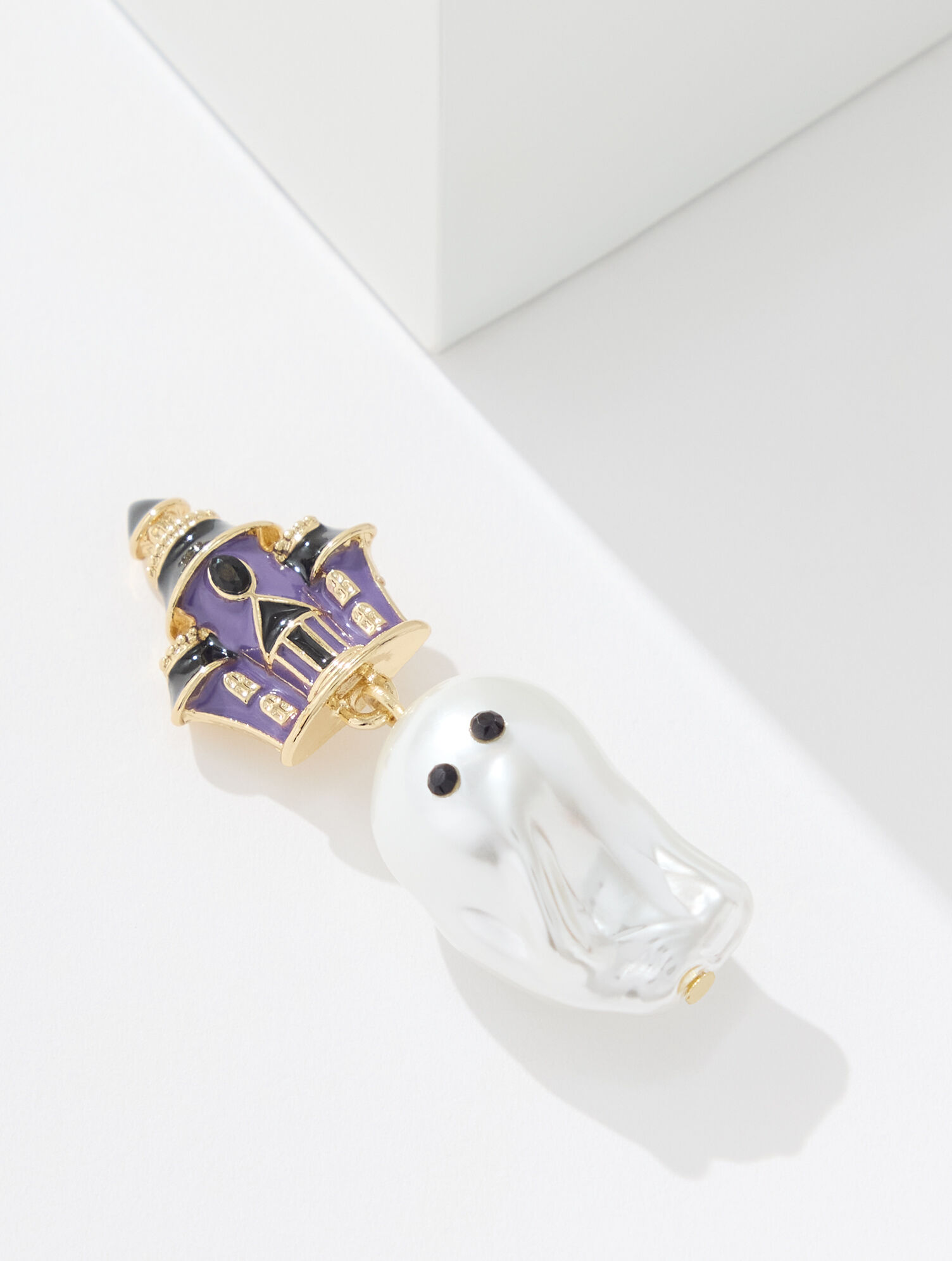 Ghostly Pearl Brooch