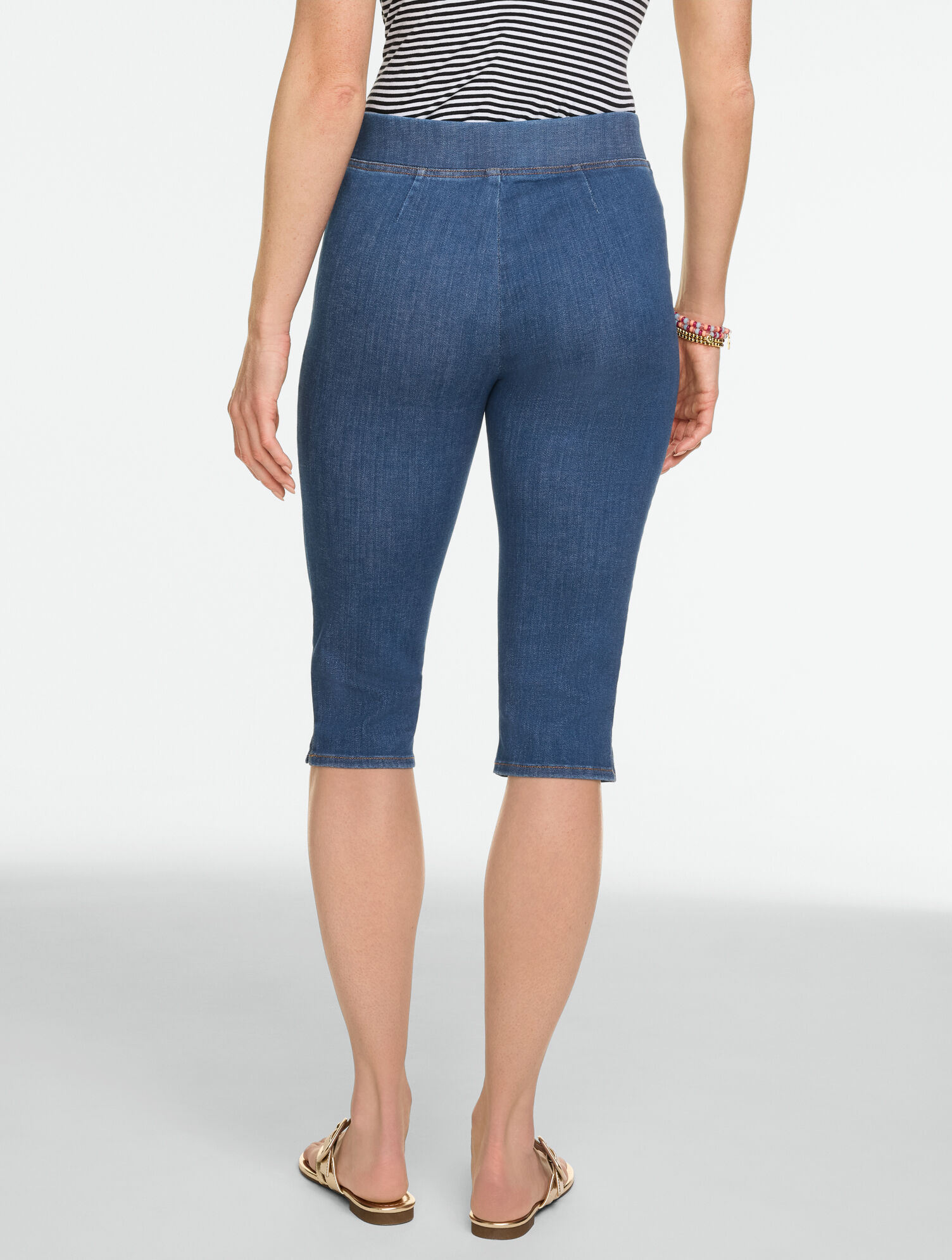 Capri Pull-On Travel Jeans - Lilly Wash