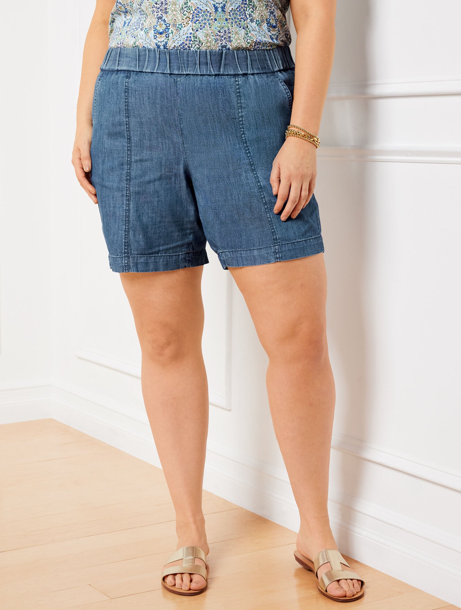 Pull-On Shorts - Chambray - 6&rdquo;