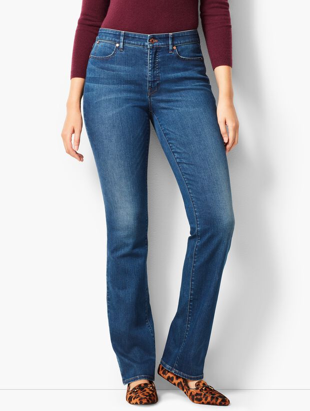 High-Waist Barely Boot Jeans - Nestor Wash /Curvy Fit