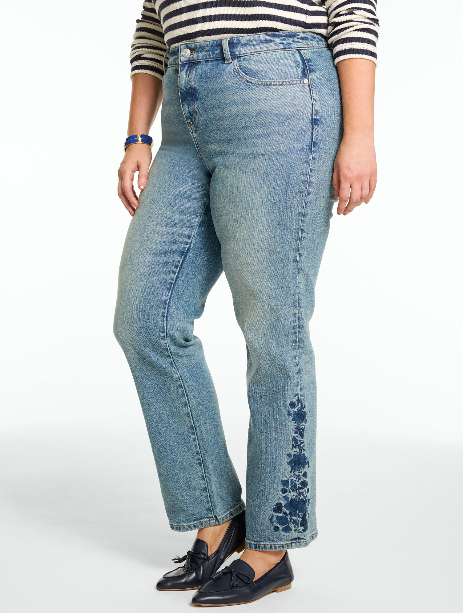 Classic Relaxed Straight Leg Embroidered Jeans &ndash; Poppy Wash