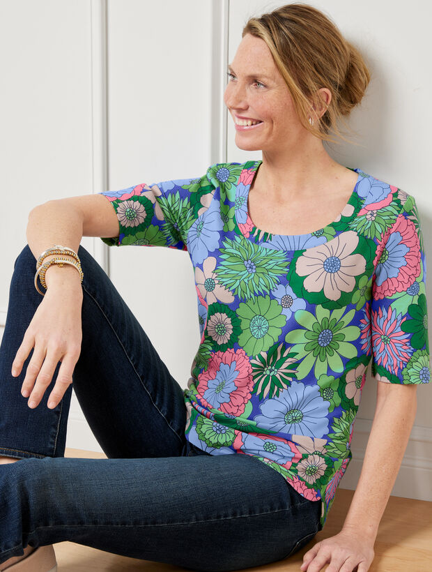 Scoop Neck Tee - Graphic Floral