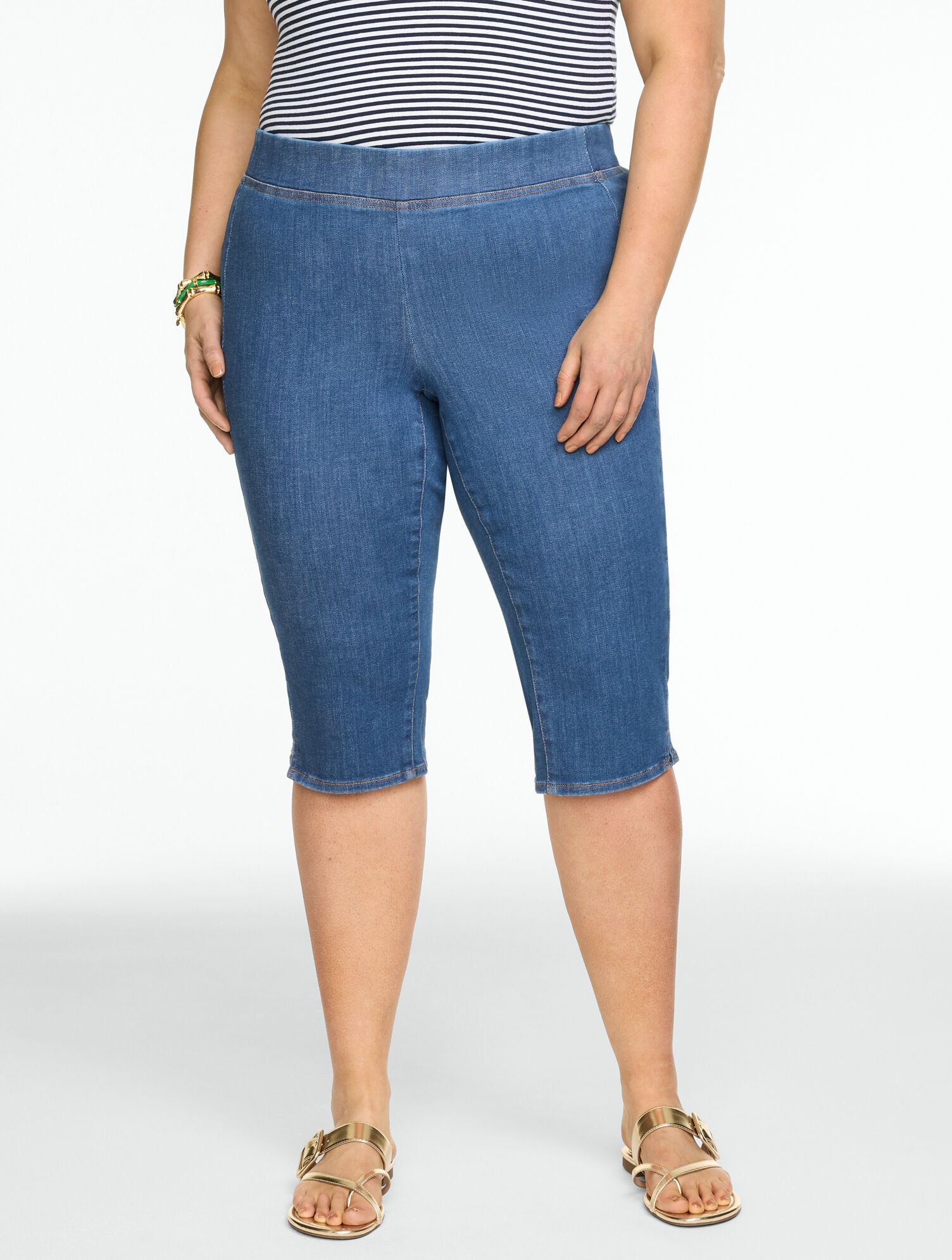 Capri Pull-On Travel Jeans - Lilly Wash