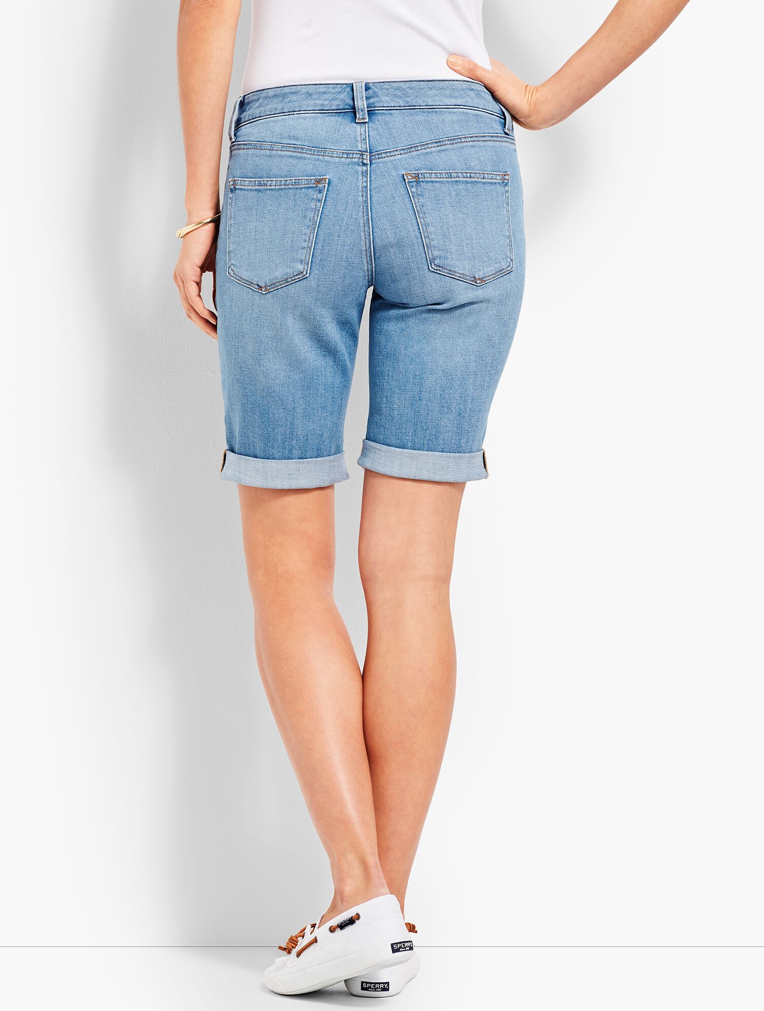 9" Girlfriend Jean Short-Breeze Wash