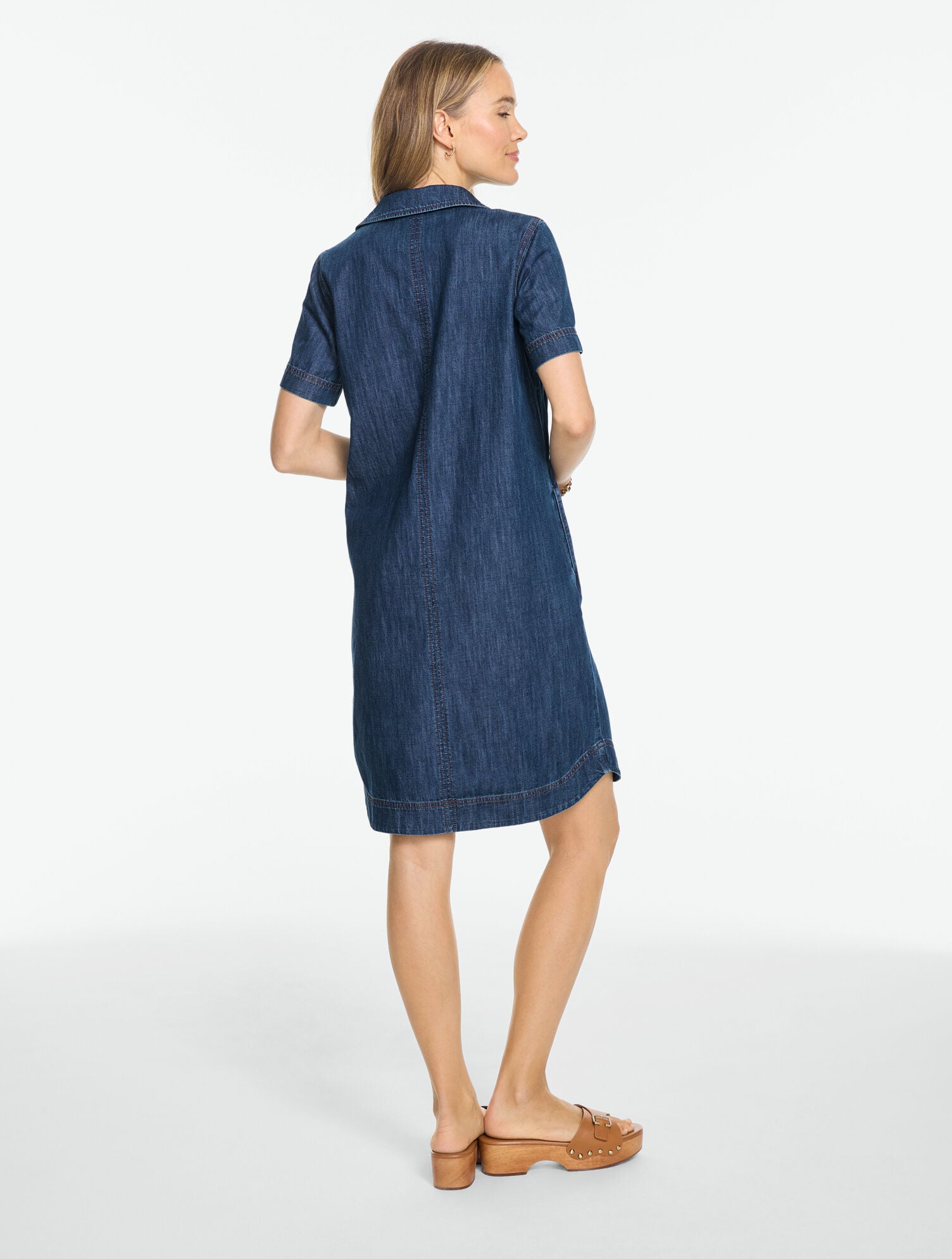 dark blue denim shirt dress Women's Curved Hem Shirtdress - La Jolla Wash SIZE:US 4 This piece is ideal FrenchDesigner Betsy Adam long royal