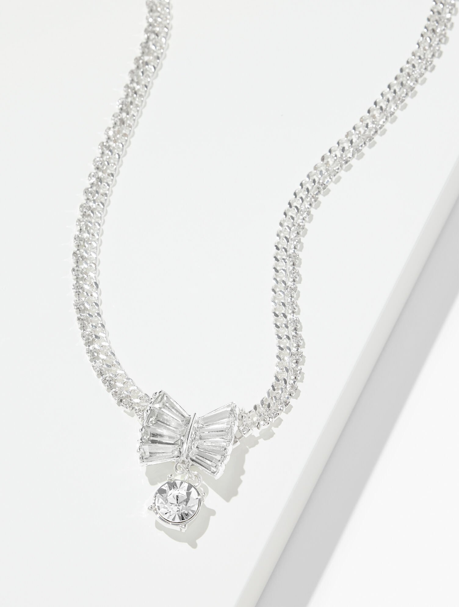 Embellished Pendant Necklace