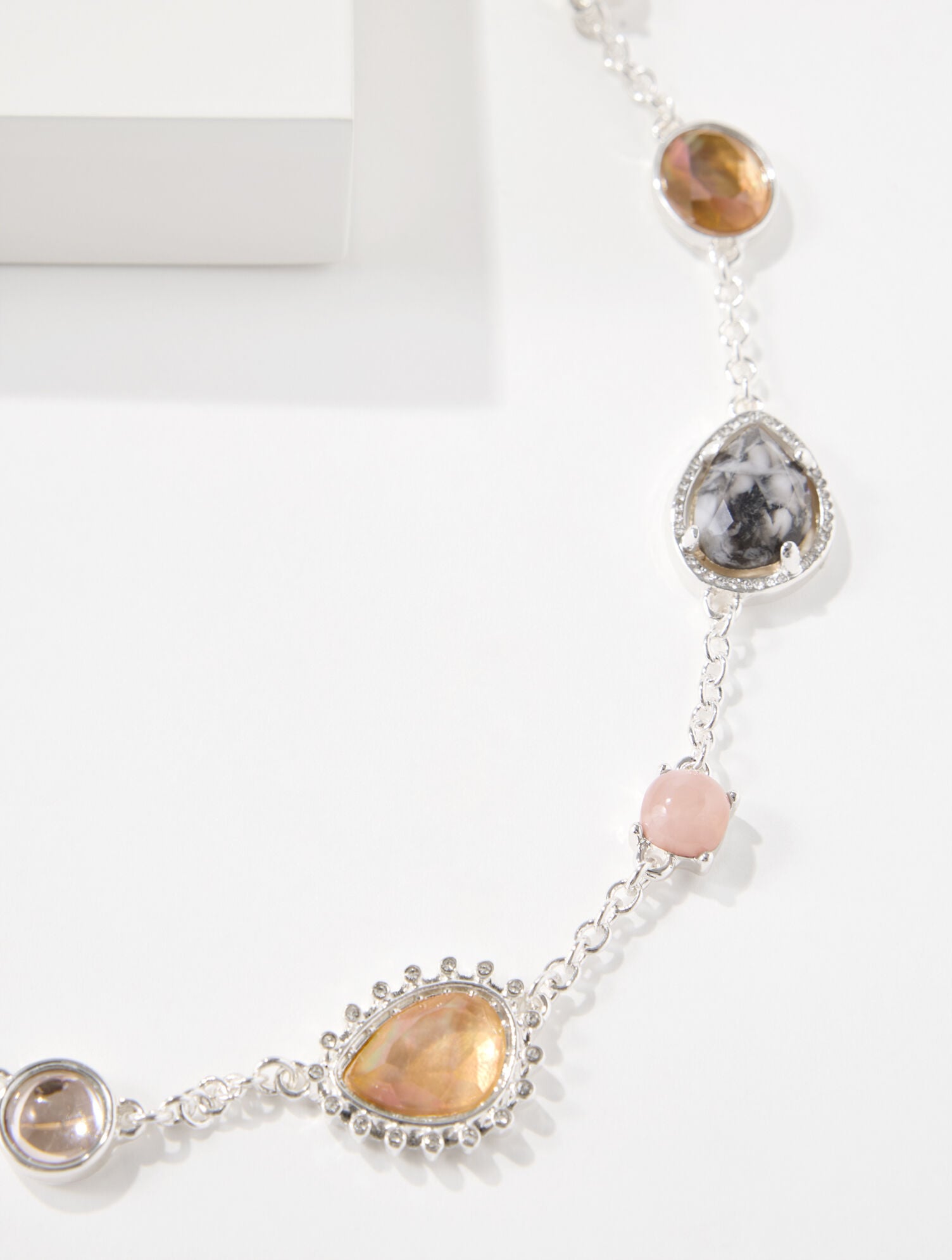 Airna Necklace