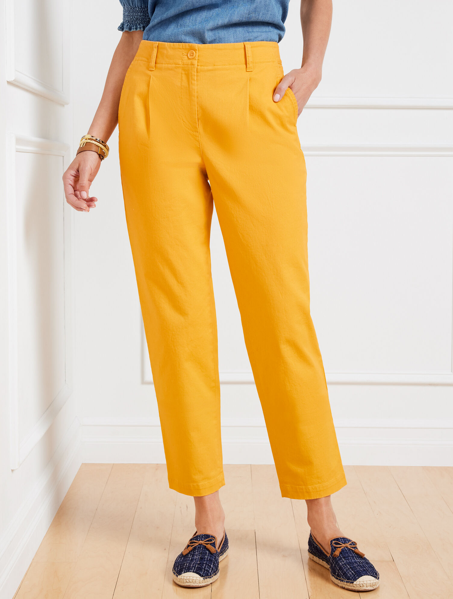 Modern Twill Pleated Chinos