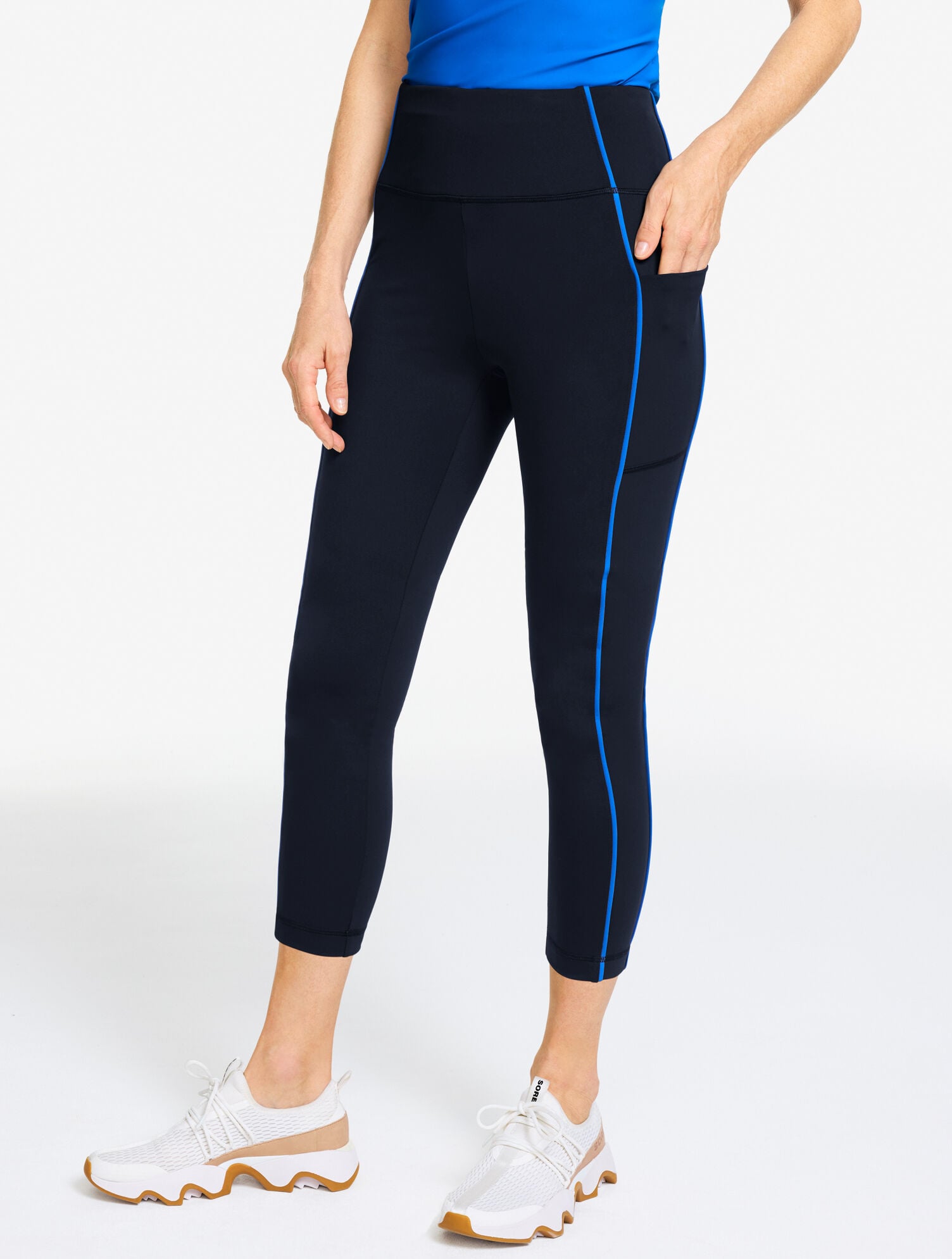 Performance Compression Capri Leggings - Contrast Piping