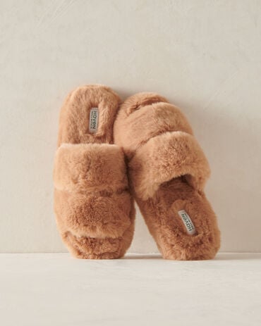 Faux Fur Banded Slippers