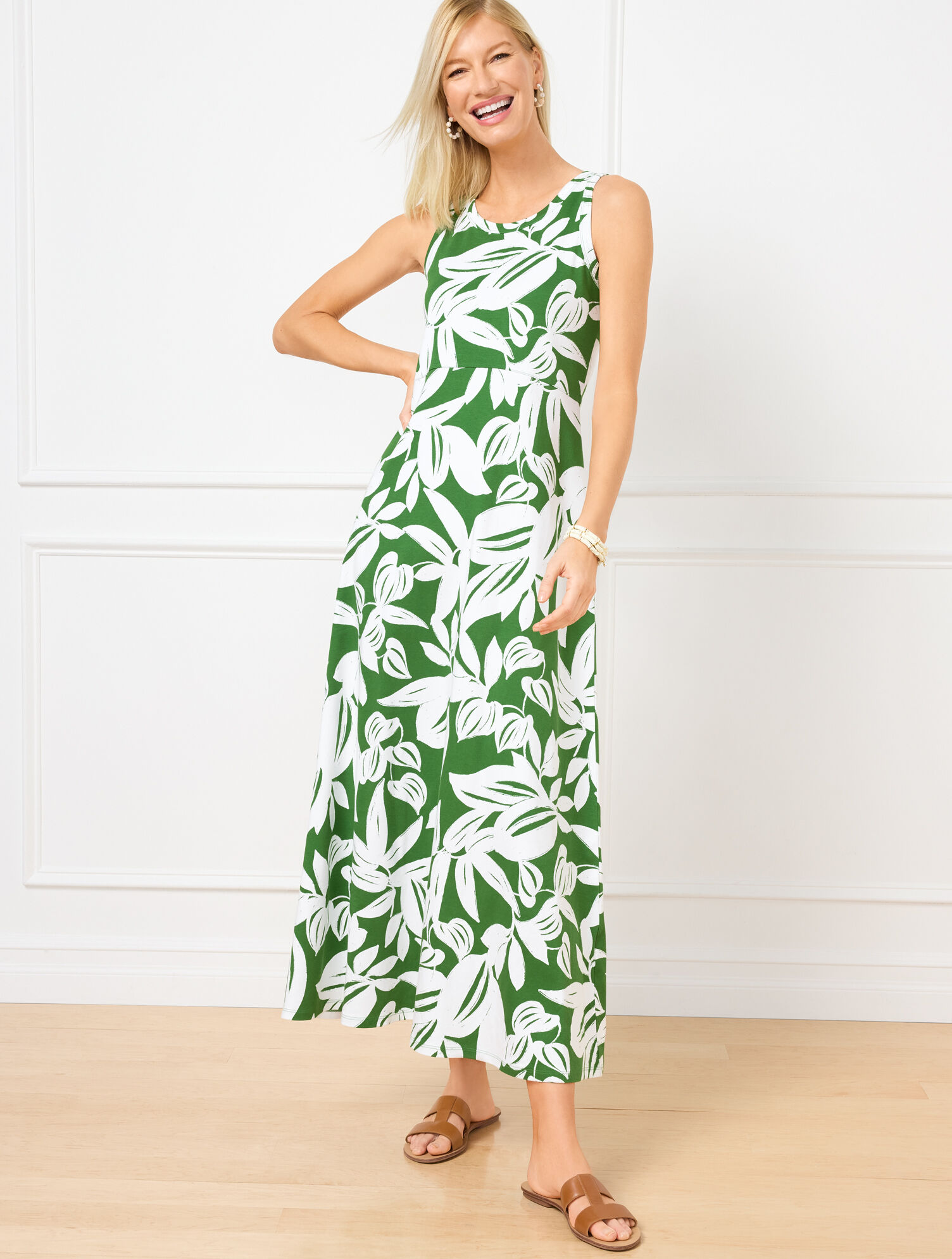 a line dress wedding Simple A-Line Sleeveless V-Neck Mother of The Bride Dresses with Pockets main image 1