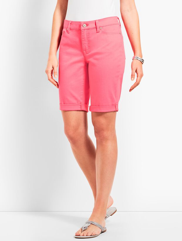 9" Girlfriend Jean Short