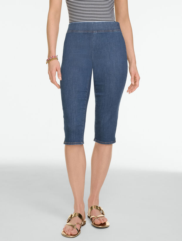 Capri Pull-On Travel Jeans - Lilly Wash