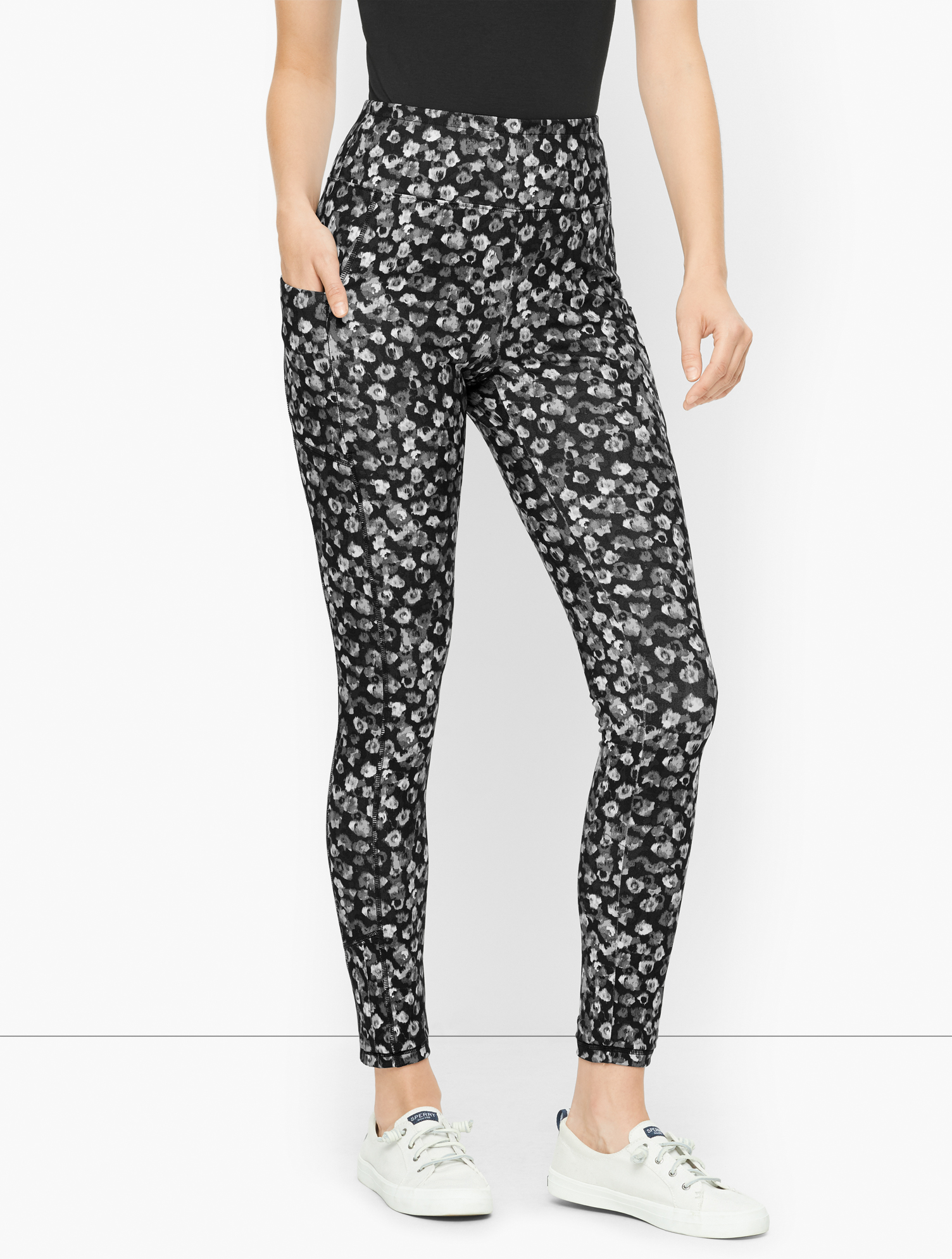 Talbots Petite - On The Move Leggings - Blurred Floral - Black - Small