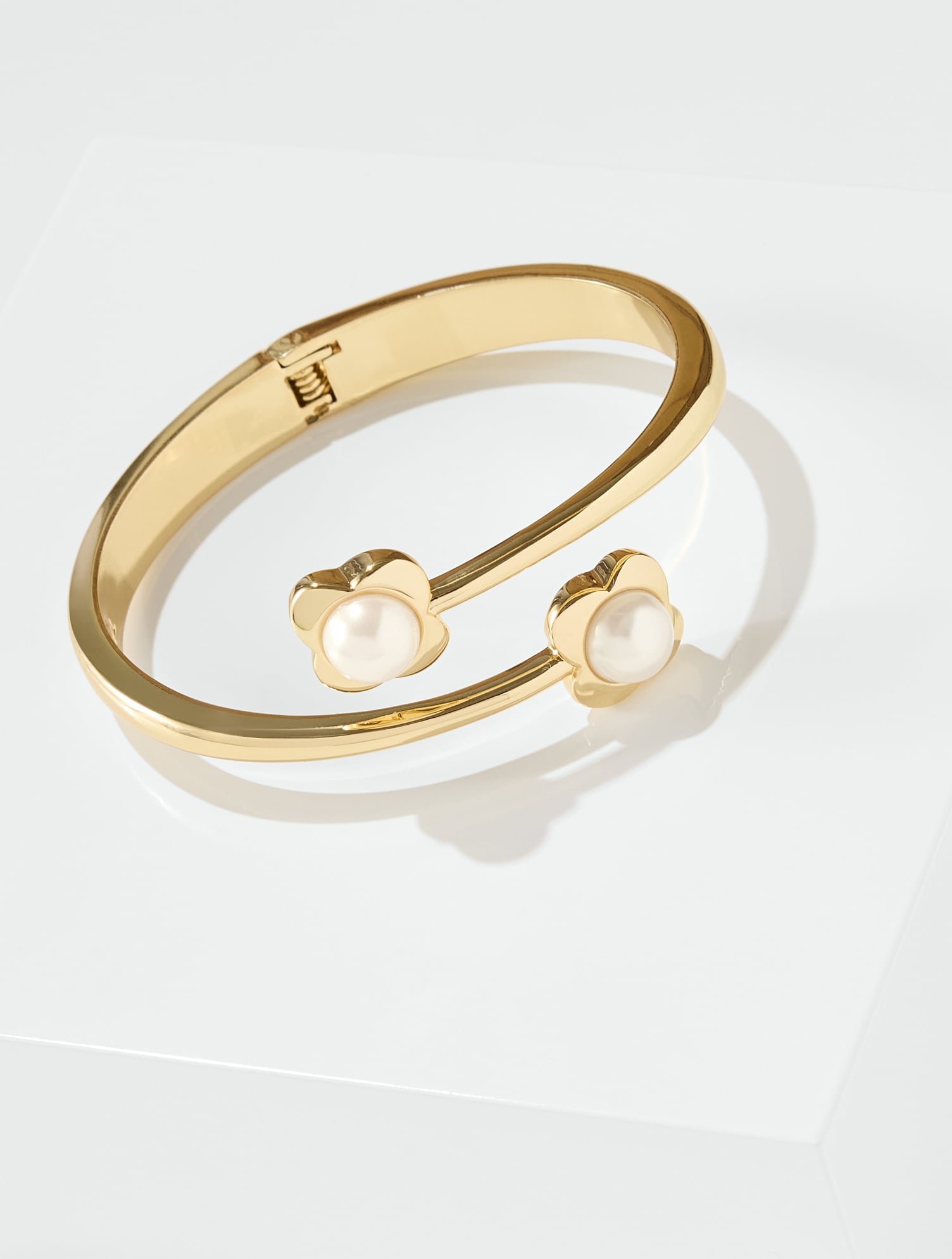Clover Pearl Hinge Bracelet