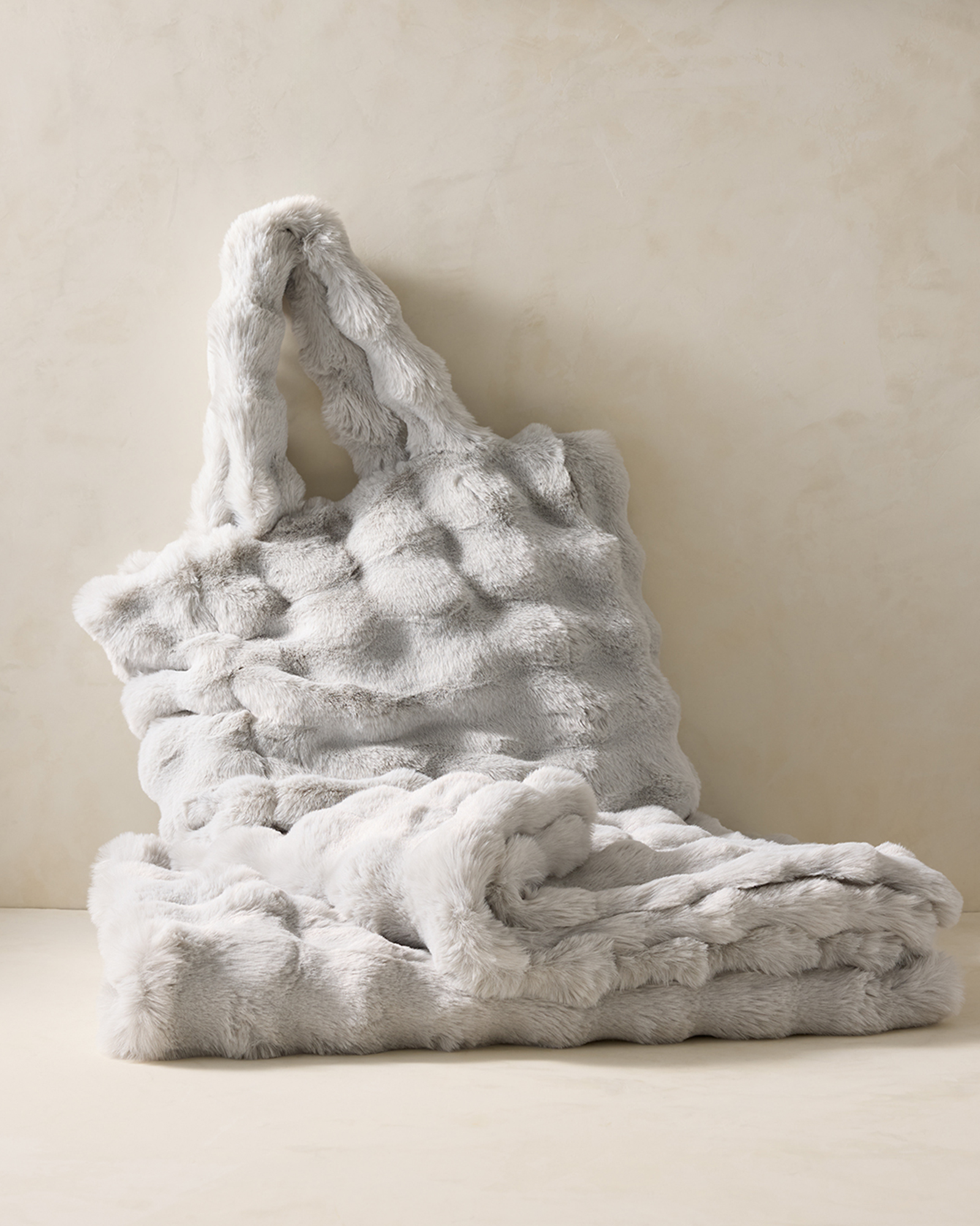Faux Fur Throw Blanket and Tote - thumbnail 7