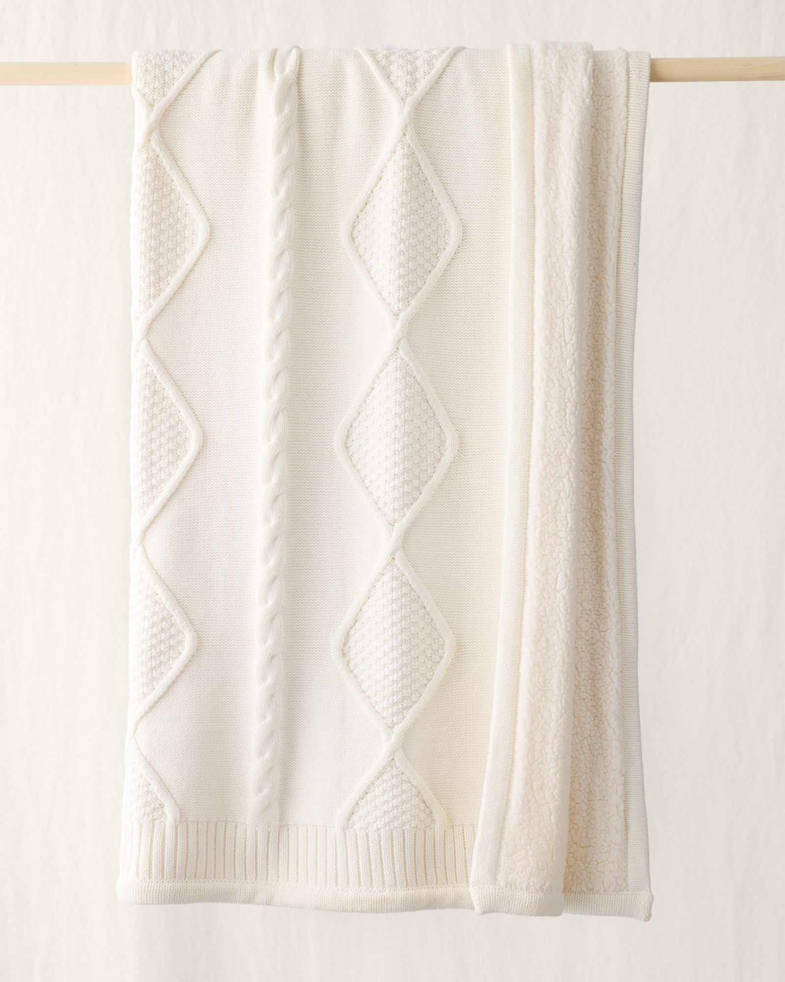 Cotton Cable/Faux Fur Throw - thumbnail 3